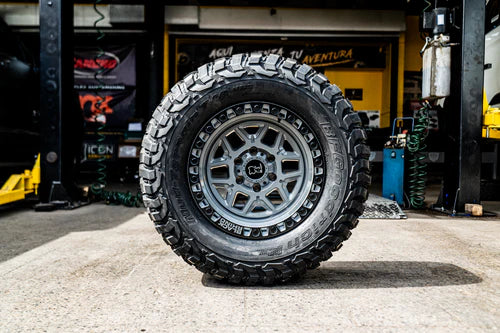 JUEGO DE 4 LLANTAS  17X9.0 6X139.7/-12 BLACK RHINO KELSO BATTLESHIP GRAY W/BLACK