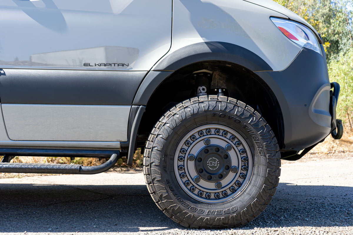 Juego 4 Llantas Black Rhino Armory 17x9.5 | 6x139.7 / 6x135 | ET -18 | Gunblack