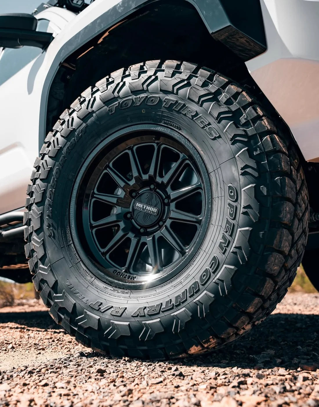 Llanta Method Race Wheels MR323 17x8.5 6x139.7 ET0 – Gloss Black