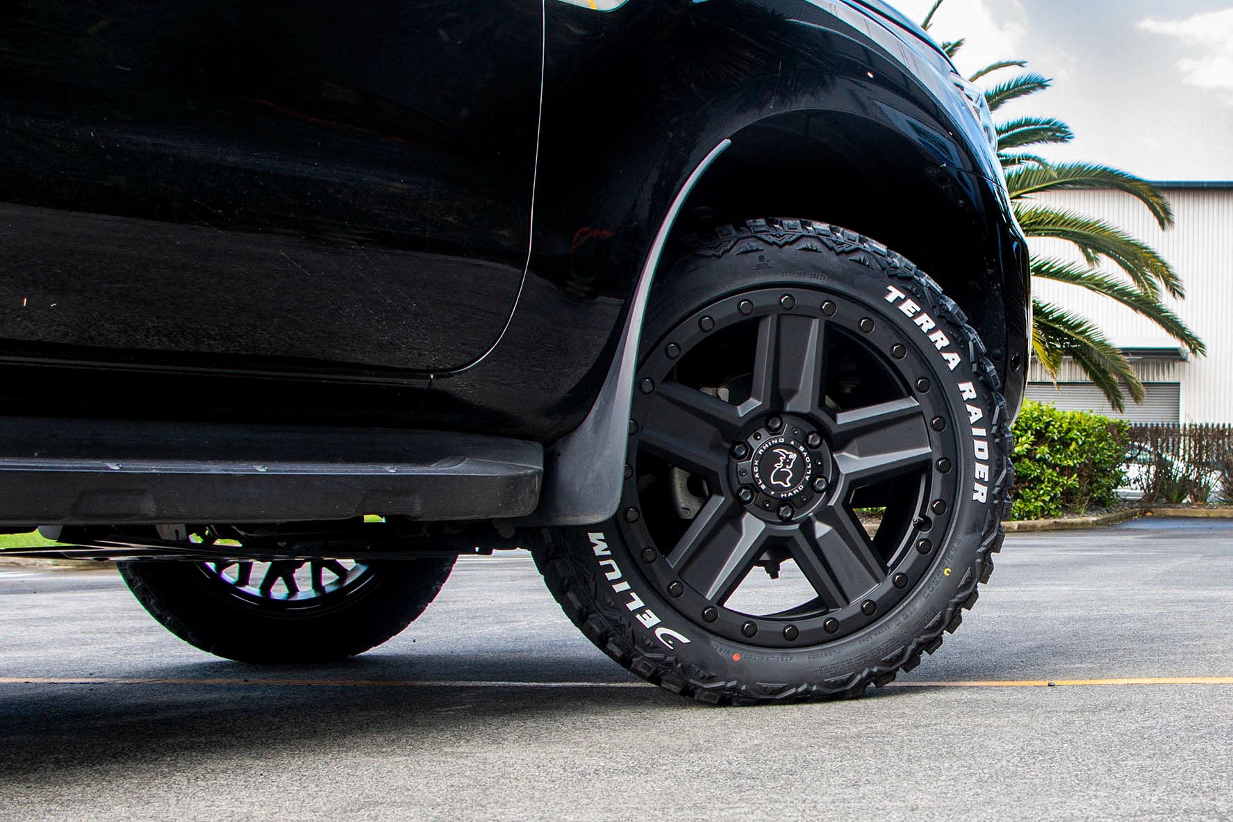 JUEGO DE 4 LLANTAS  17X8.5 6X139.7/-18 BLACK RHINO RAVINE MATTE BLACK