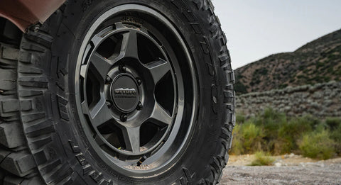 LLantas Method 708 Gloss Titanium 17x8.5 5x127