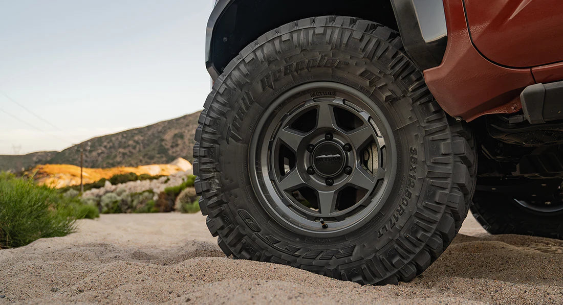 LLantas Method 708 Gloss Titanium 17x8.5 5x127